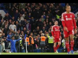 Arsenal go top, Chelsea beat Liverpool | Sports