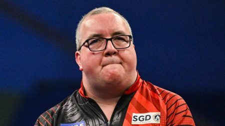 ‘Don’t deserve this abuse’ – Stephen Bunting shares sick trolling after playing through pain in World Grand Prix loss