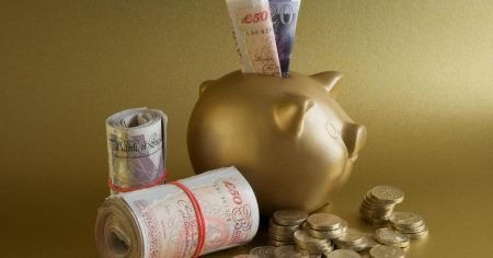 Gross weekly earnings for employees rises to £713 per week