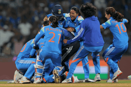 India stun Australia to reach final