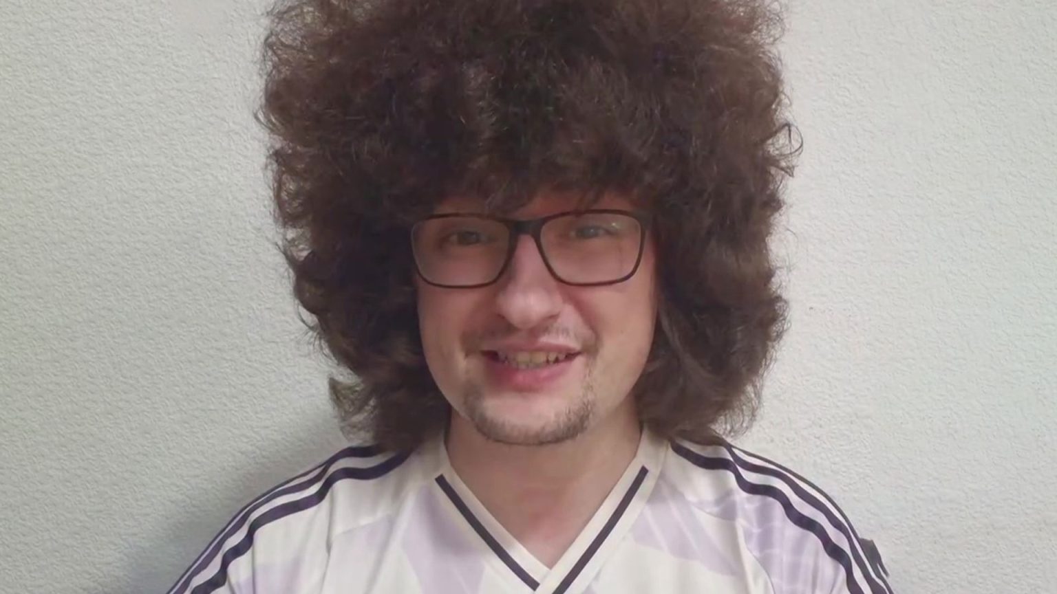 Man Utd send message to viral fan who refuses to get his hair cut until they win five matches in a row