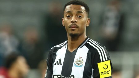 Newcastle United ace Joe Willock in EPIC motoring fail as his £200k Porsche runs out of petrol on roundabout