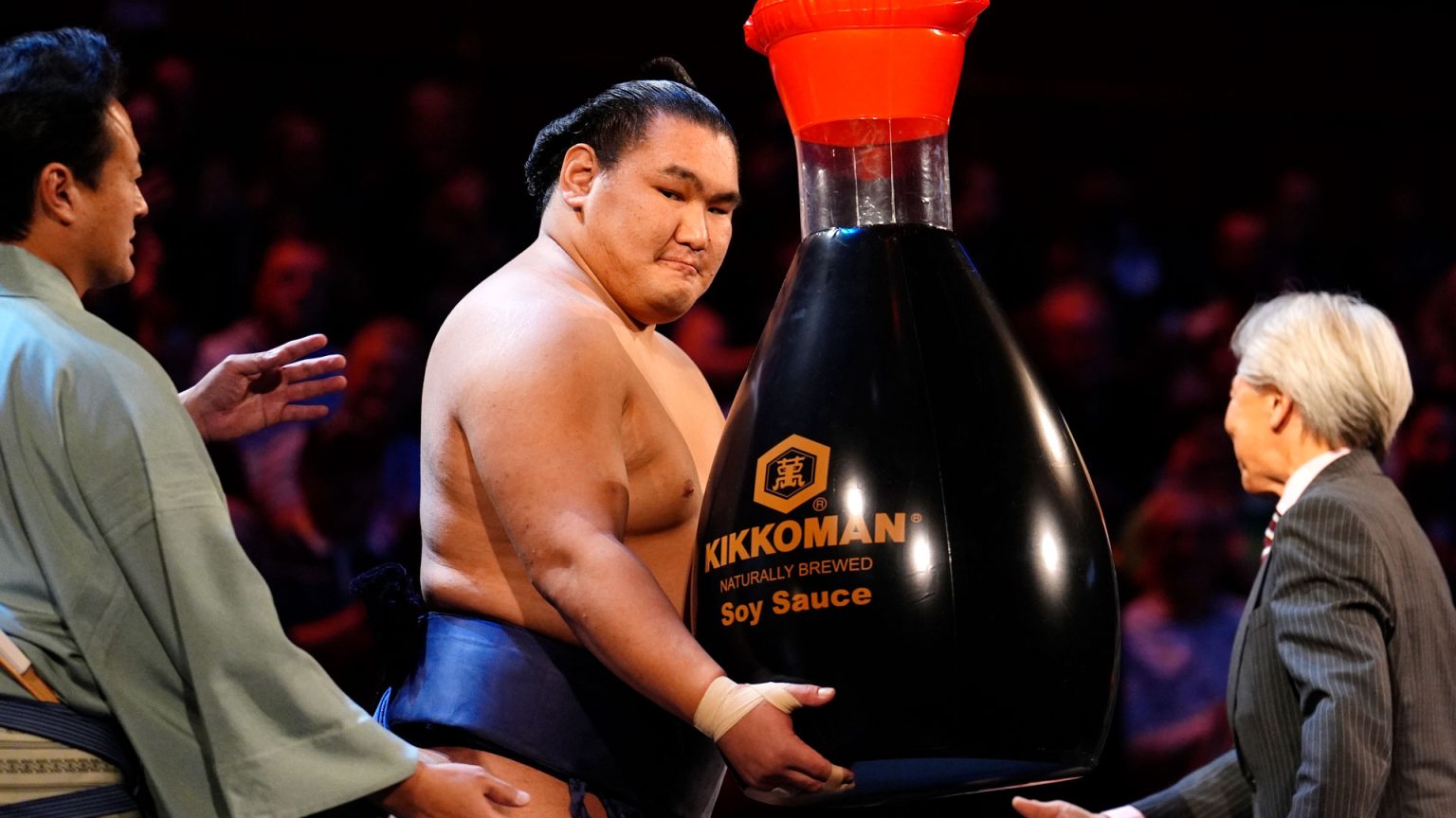 Sumo wrestling star Hoshoryu gets giant bottle of soy sauce after becoming Grand Champion at Royal Albert Hall