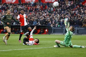 Ueda bags double as Feyenoord hold nerve to keep Eredivisie lead