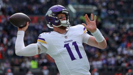 Vikings to stick with Carson Wentz as starting QB vs. Chargers Vikings to stick with Carson Wentz as starting QB vs. Chargers