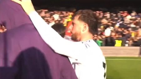 ‘Captain MM7’ – Mason Mount hailed for way he treated Leny Yoro after Man Utd star gifted Crystal Palace a penalty ‘Captain MM7’ – Mason Mount hailed for way he treated Leny Yoro after Man Utd star gifted Crystal Palace a penalty