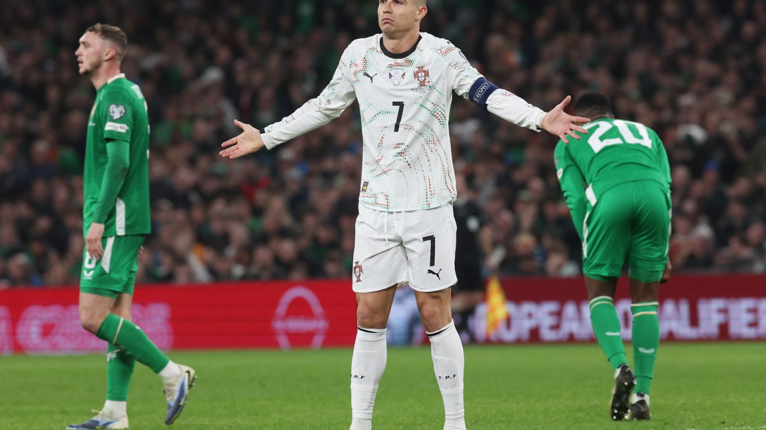 Cristiano Ronaldo shown straight red for lashing out with elbow for Portugal against Ireland after being booed by crowd