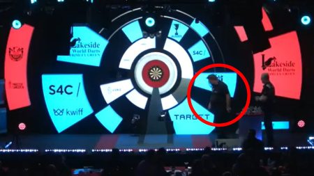 Darts star bizarrely walks off mid-leg at WDF World Darts Championship… but returns to nail double four
