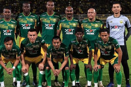 Ex-national footballers get heroes welcome in Malaysia Ex-national footballers get heroes welcome in Malaysia