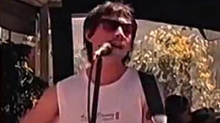 Former Wimbledon champion, 39, hailed for heartwarming act of generosity as he gives Oasis ticket to busker