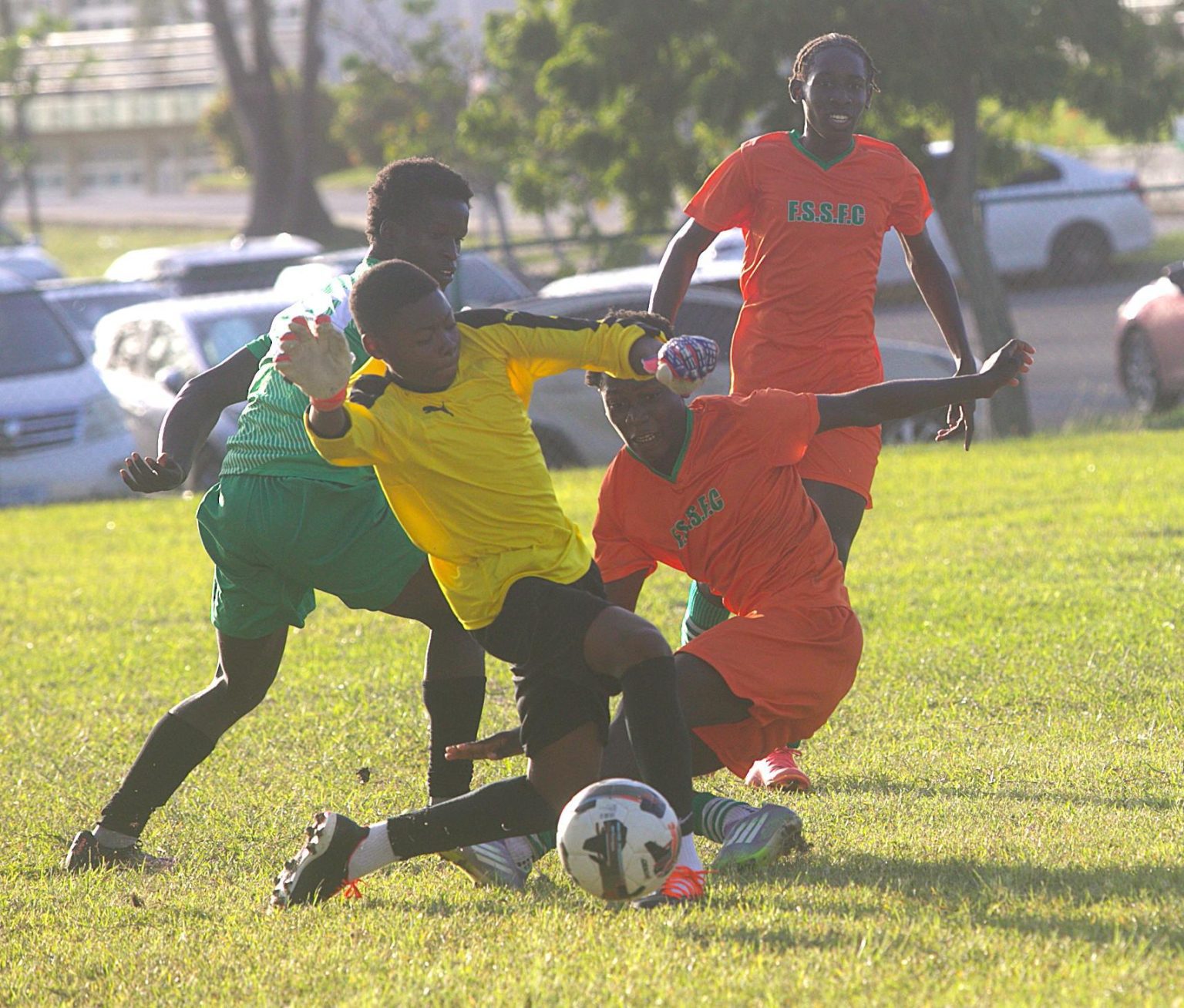Frederick Smith stays on top with 3-2 win over Lester Vaughan
