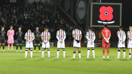Hibs fans DISRUPT minute’s silence ahead of St Mirren clash as commentator forced to apologise Hibs fans DISRUPT minute’s silence ahead of St Mirren clash as commentator forced to apologise