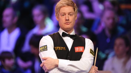 Neil Robertson offers to give snooker opponent free lessons moments after knocking him out of UK Championship Neil Robertson offers to give snooker opponent free lessons moments after knocking him out of UK Championship