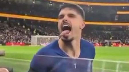 ‘Proper Chels’ – Watch Pedro Neto wind up raging Tottenham fans as Chelsea supporters say ‘love him even more’ ‘Proper Chels’ – Watch Pedro Neto wind up raging Tottenham fans as Chelsea supporters say ‘love him even more’