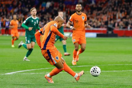 Rapid-fire Oranje reach World Cup with 4-0 win over Lithuania