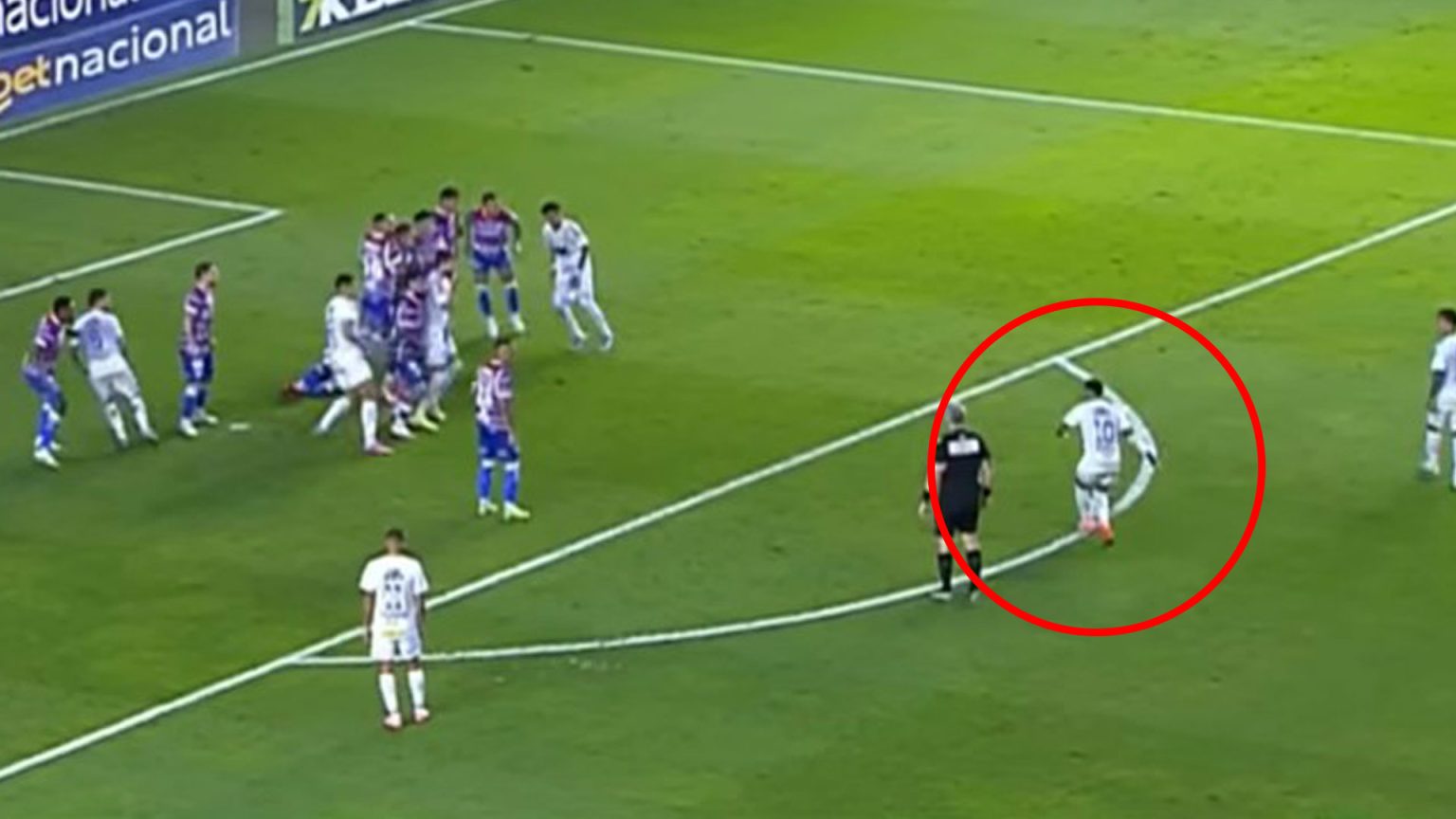 ‘Never seen anyone try this’ – Neymar attempts genius rarely spotted free-kick as fans ask ‘is this legal?’