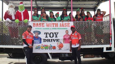 Badree, Mohammed spread Christmas joy in Barrackpore Badree, Mohammed spread Christmas joy in Barrackpore