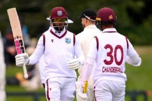 Hope bats through eye infection to topscore for WI