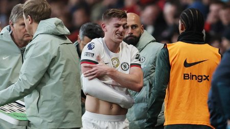 Liam Delap forced off with suspected dislocated shoulder in major Chelsea injury blow