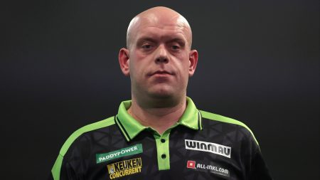 Michael van Gerwen rips apart Scots darts star and says he’s playing ‘CRAP’ and ‘it’s time to retire’ Michael van Gerwen rips apart Scots darts star and says he’s playing ‘CRAP’ and ‘it’s time to retire’