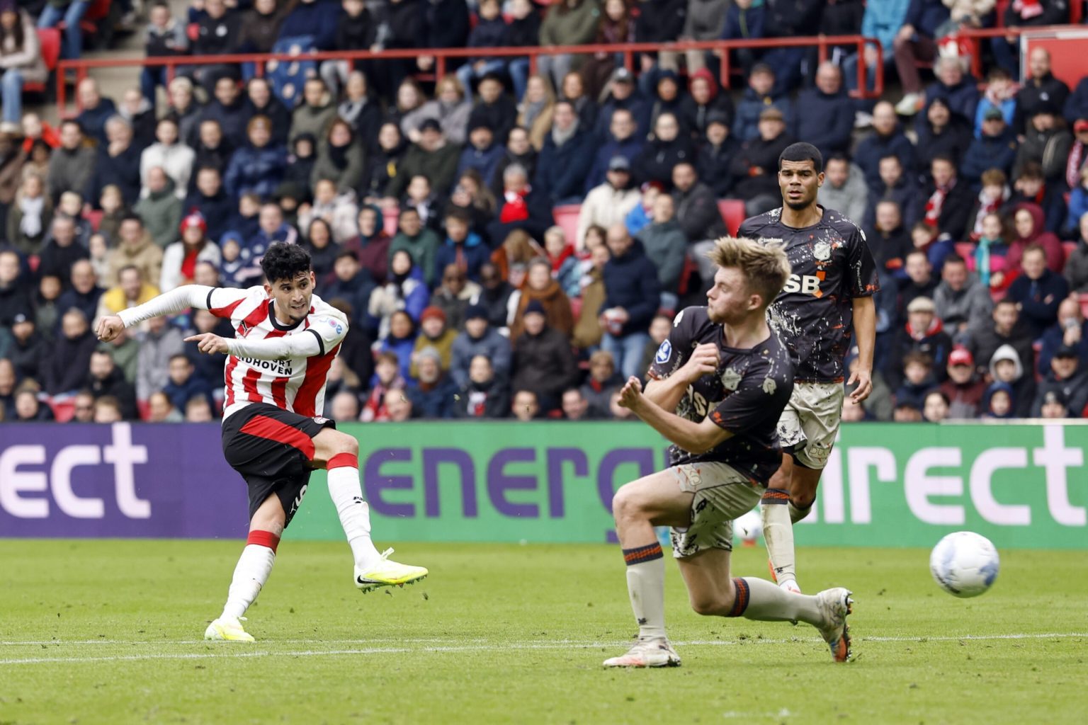 PSV ease past Volendam to retain six-point lead over Feyenoord