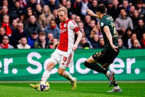 Van Persie dismisses speculation after Feyenoord lose Klassieker