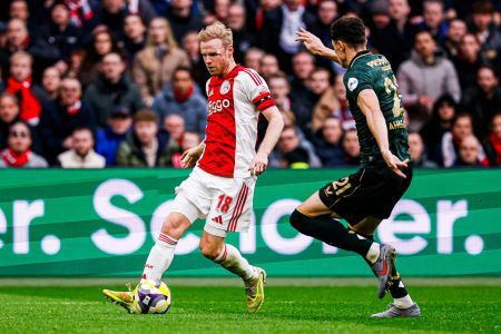 Van Persie dismisses speculation after Feyenoord lose Klassieker