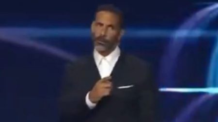 ‘This weren’t in the script’ – Awkward moment ‘raging’ Rio Ferdinand shuts down fellow presenter during World Cup draw ‘This weren’t in the script’ – Awkward moment ‘raging’ Rio Ferdinand shuts down fellow presenter during World Cup draw