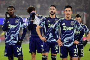 AZ hammer Ajax 6-0 in KNVB Cup,  PSV beat Den Bosch