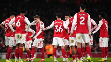 Arsenal boo-boys need to calm down