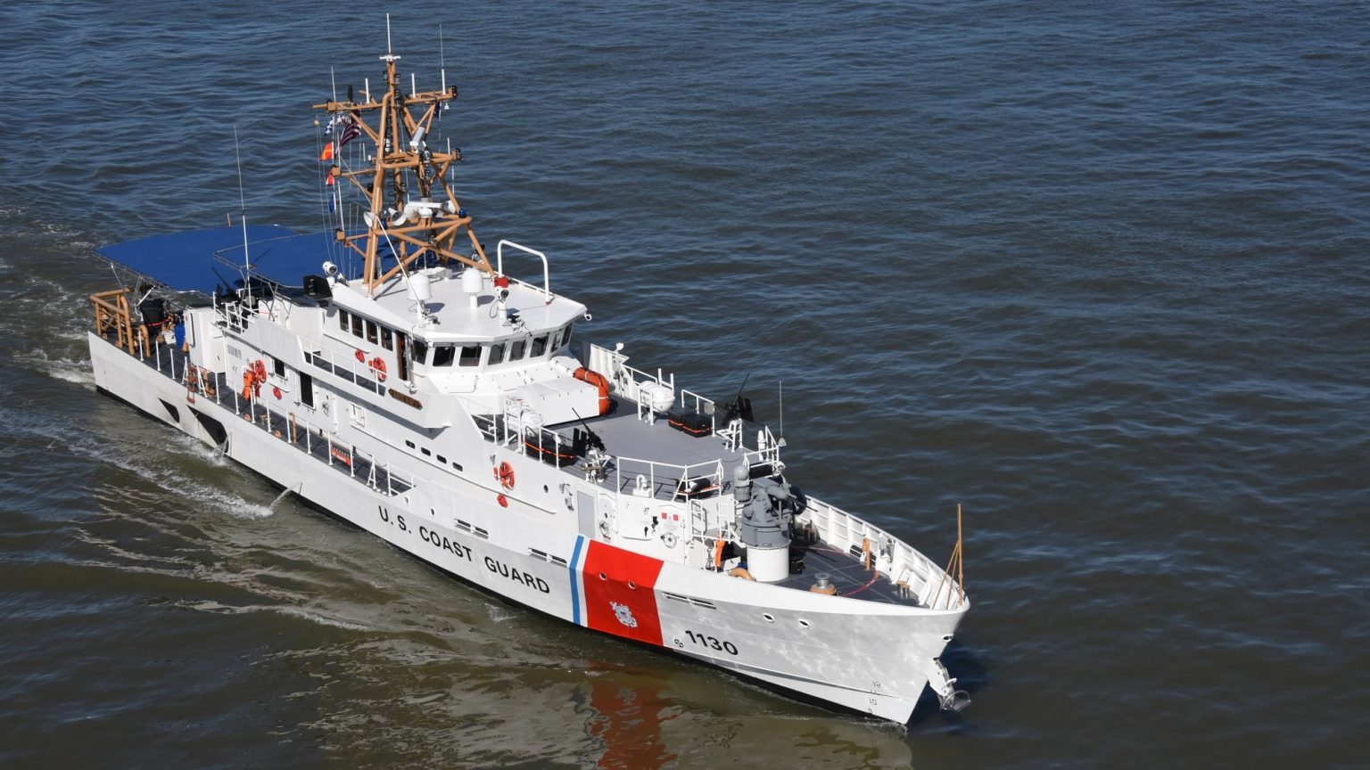 Coast Guard details 9 migrants in small boat off Black’s Beach