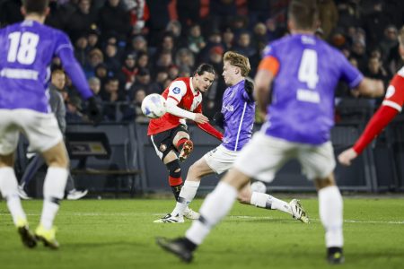 Feyenoord win at last but injury woes pile up for Van Persie Feyenoord win at last but injury woes pile up for Van Persie