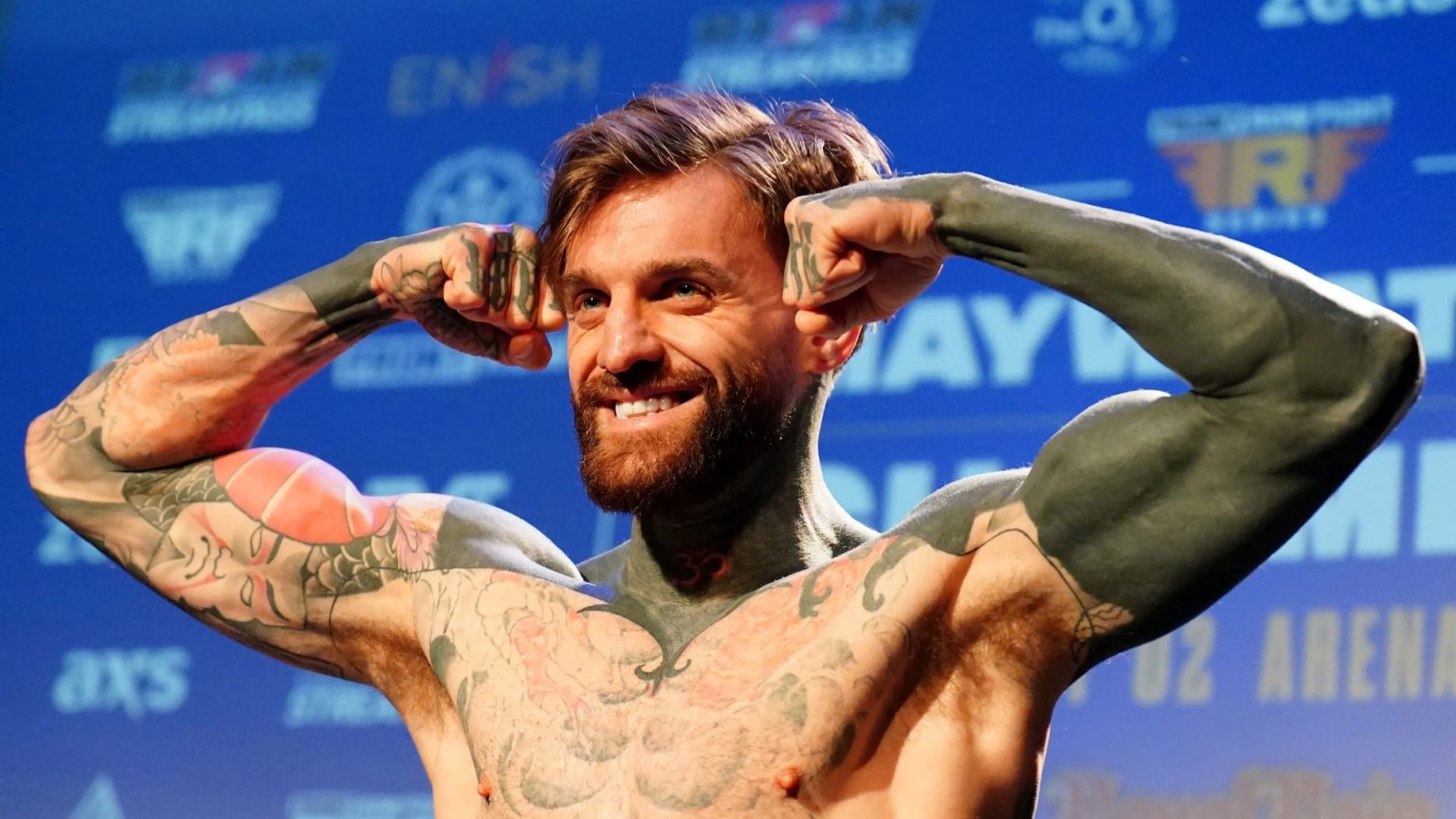Geordie Shore star Aaron Chalmers teases shock fight with British boxing legend, 39, who recently announced comeback