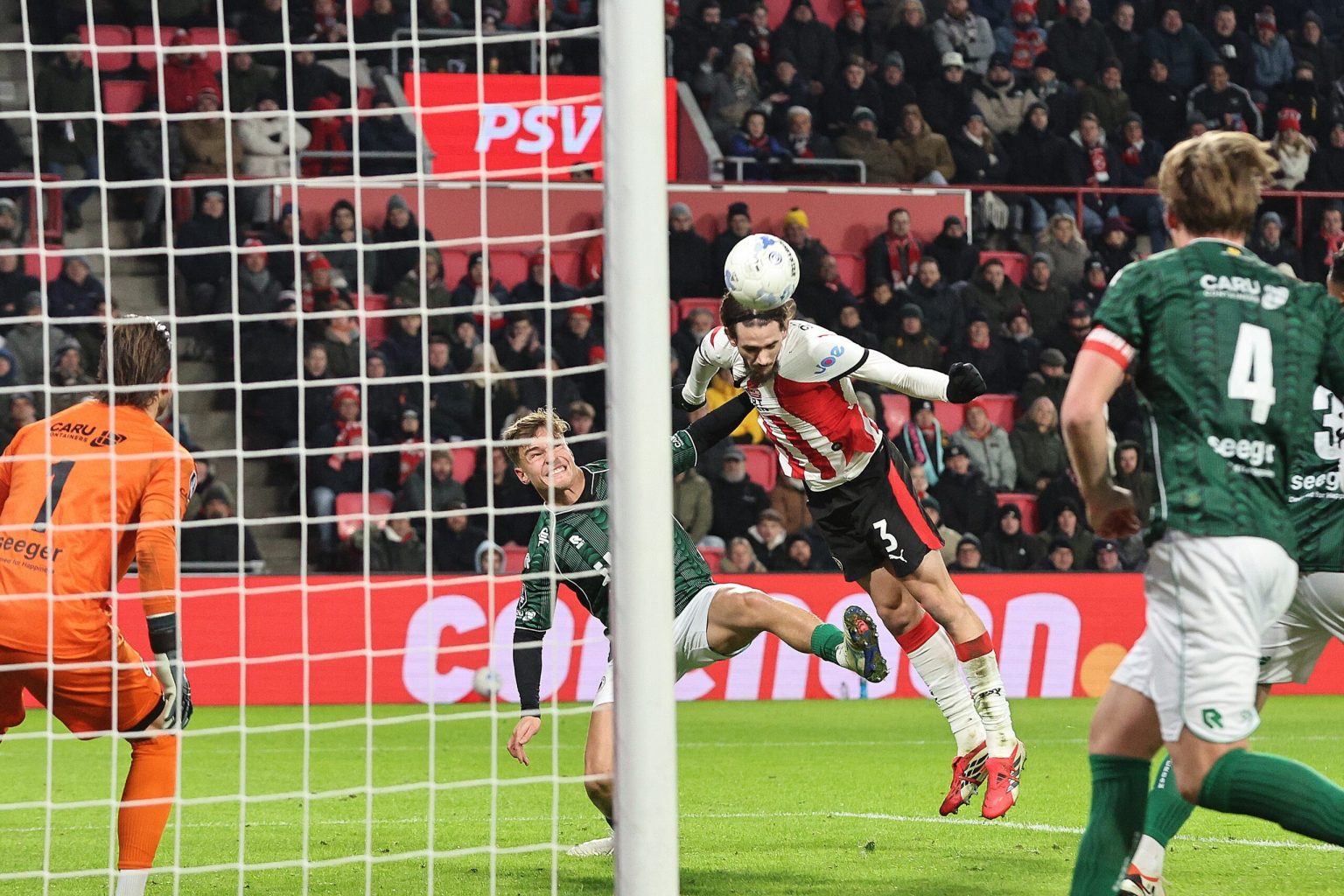 PSV pull 13 points clear as Feyenoord let in late equaliser
