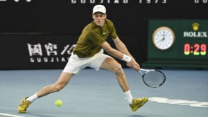 ‘Doesn’t look normal’ – Concern for Jannik Sinner after commentator spots tennis star’s unusual Australian Open antics