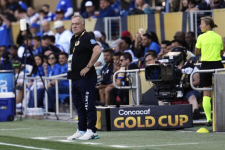 Dick Advocaat quits as Curaçao team boss: “Family comes first”