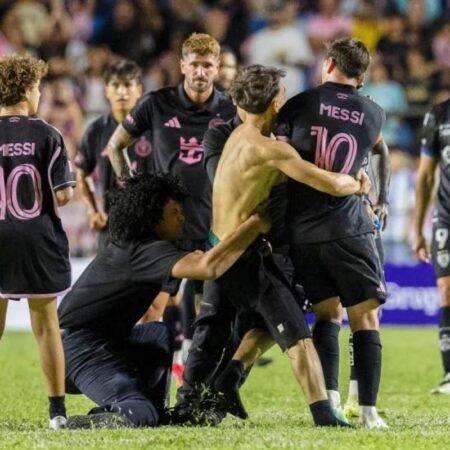 Messi knocked down as fans storm pitch during Inter Miami friendly | Sports Messi knocked down as fans storm pitch during Inter Miami friendly | Sports