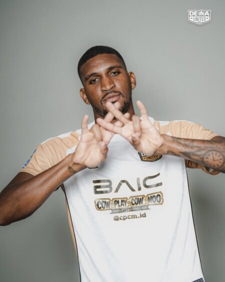 Reggae Boy Damion Lowe signs with Dewa United FC in Indonesia