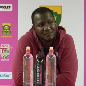 Sir Clive believes Sammy needs help | Sports