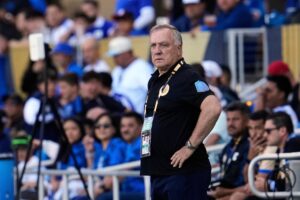 Dick Advocaat joins Feyenoord to take heat off Van Persie