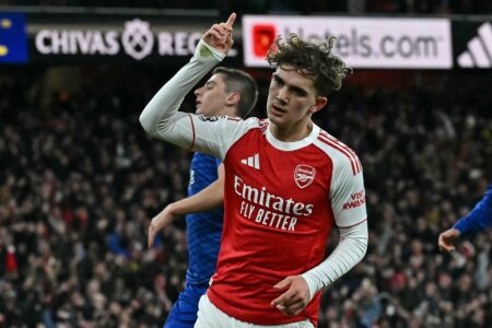 Dowman makes history as Arsenal strike late, Chelsea beaten