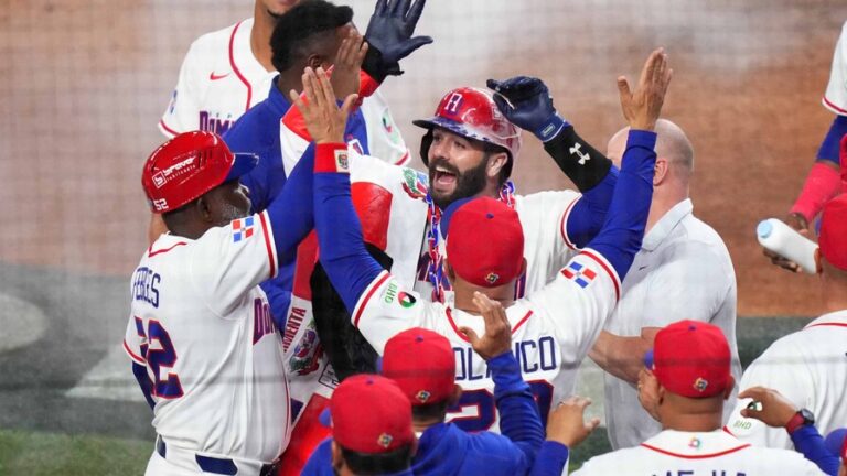 The Dominican Republic crushed South Korea and will play the semifinal against the United States The Dominican Republic crushed South Korea and will play the semifinal against the United States