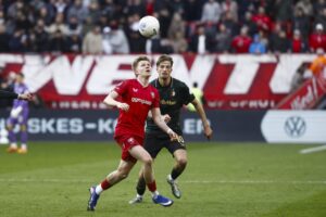Twente close gap on top three as Eredivisie’s big guns splutter
