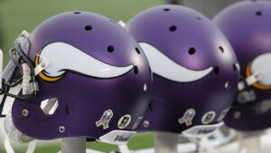 Vikings add OT depth, sign Ryan Van Demark to one-year deal