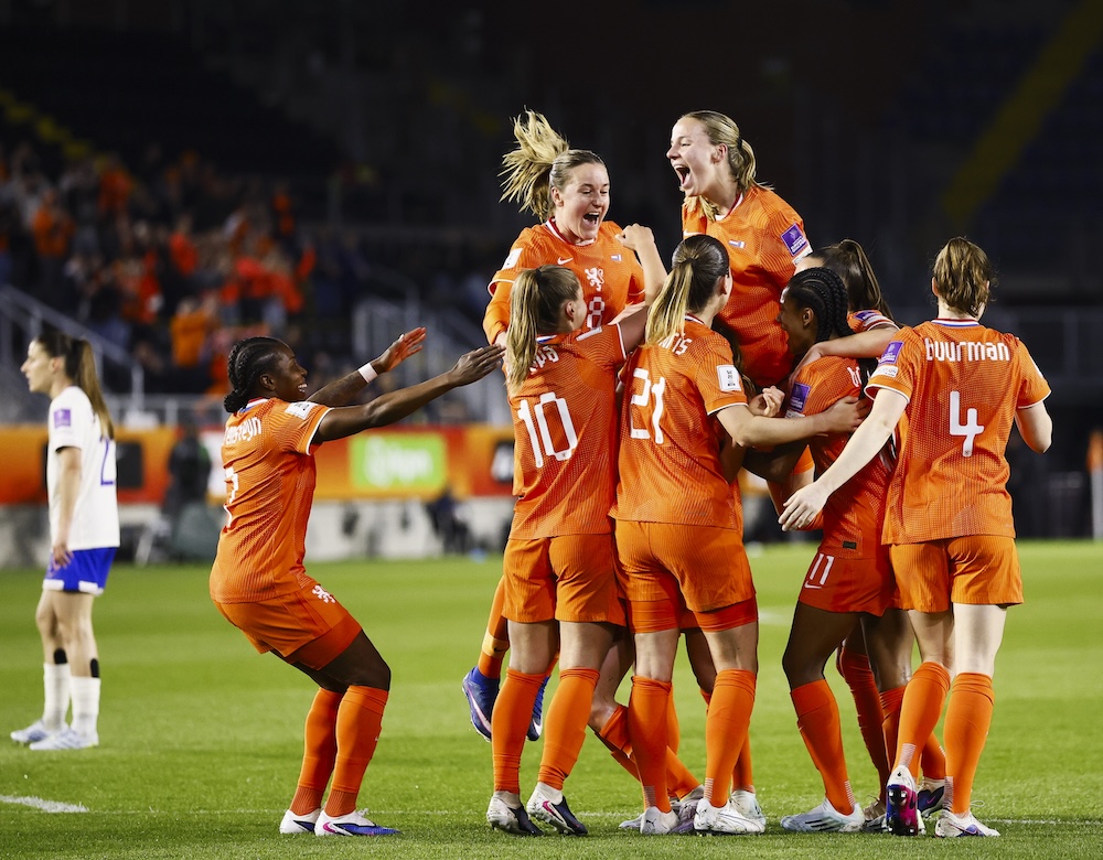 Dutch women beat France, head World Cup qualifier group Dutch women beat France, head World Cup qualifier group