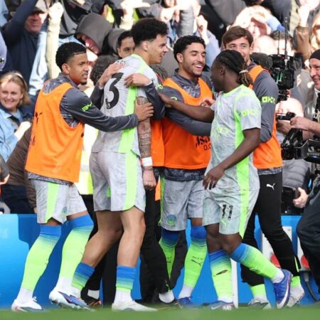 Man City close in on Arsenal in EPL title race | Sports Man City close in on Arsenal in EPL title race | Sports